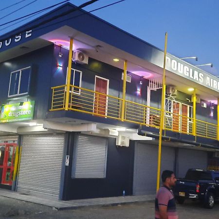 Douglas Airport Guesthouse Zanderij ภายนอก รูปภาพ
